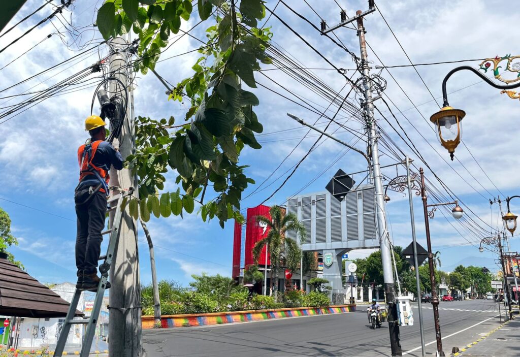 Langkah Proaktif PLN Icon Plus Jatim Jaga Keandalan Infrastruktur dan Estetika Kota Madiun