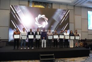 General Manager PLN Icon Plus Jatim Raih Penghargaan Jawa Timur Industry Marketing Champion 2025