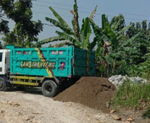 Pavingisasi Jalan Desa ini Diduga Gunakan Matrial dari Tambang Ilegal