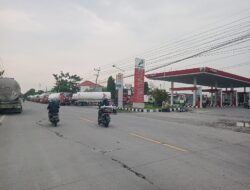 Melanggar Aturan, Puluhan Truk Tangki Industri ‘Serbu’ SPBU Subsidi di Leran Kalitidu Bojonegoro