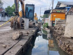 Proyek Rp 10,1 Miliar Jalan Panglima Polim U-Ditch Dipasang di Lumpur, DPKP Dan Cipta Karya Didesak Audit Total