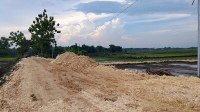 Klarifikasi Desa Sumberharjo: Proyek Jalan Usaha Tani Dikeluhkan, Ternyata Belum Rampung