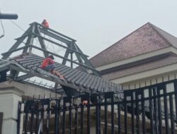 Pekerja Proyek Pembangunan Pendopo Aspirasi DPRD Bojonegoro Dianggap Abaikan Keselamatan di Ketinggian