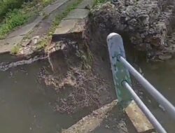 Jembatan Vital Desa Mediyunan Ngasem Rusak Parah Dihantam Banjir, Ratusan Petani Terisolasi