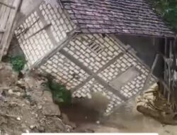 Korban Birokrasi: Rumah Janda 62 Tahun di Bojonegoro Roboh, Proyek Penahan Tebing Terganjal ‘Rekomtek’ dari Pusat
