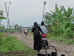 Warga Ngampal Keluhkan Jalan Licin Akibat Proyek DI Pacal II Desakan Percepatan Pembersihan Mendesak