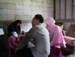 Kapolres Bojonegoro Sambangi Ainur Riza, Siswa SLB yang Gigih Bantu Ibu 