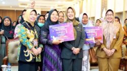 ​HUT ke-30 BPR Bojonegoro: Beri Bantuan Modal Pedagang Kembang Setaman, Ditutup Konser Ungu