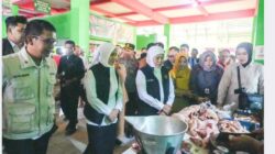 ​Jelang Iduladha, Khofifah Soroti Lonjakan Harga Daging Sapi dan Bawang Merah di Bojonegoro