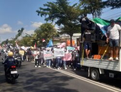 Tuntut Program MBG Dilanjutkan, SPPG Desa Ngorogunung Ikut Aksi Damai di DPRD Bojonegoro