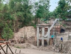 ​Proyek Jembatan Jelu–Jampet Rp1,6 Miliar Molor Tanpa Target, Papan Informasi ‘Ghaib’, Anggaran Janggal