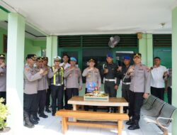 Momen Keakraban TNI-Polri Saat Kapolres Bojonegoro Beri Surprise HUT POMAD 