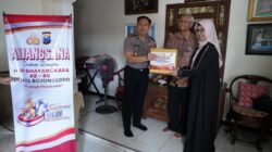 Peringati Hari Bhayangkara ke-80, Kapolres Bojonegoro Anjangsana ke Purnawirawan dan Personel Sakit