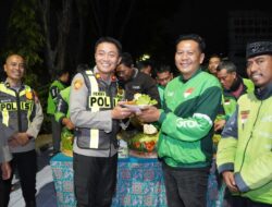 Perkuat Sinergi Jaga Harkamtibmas, Polres Bojonegoro Cangkrukan dan Doa Bersama Komunitas Ojol