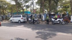 ​Abaikan Rambu Parkir, Sejumlah Mobil Siaga Desa Ditegur Satlantas Polres Bojonegoro